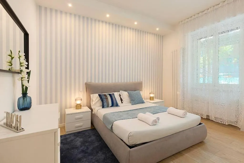 Apartment La Isla Home Milan Italy